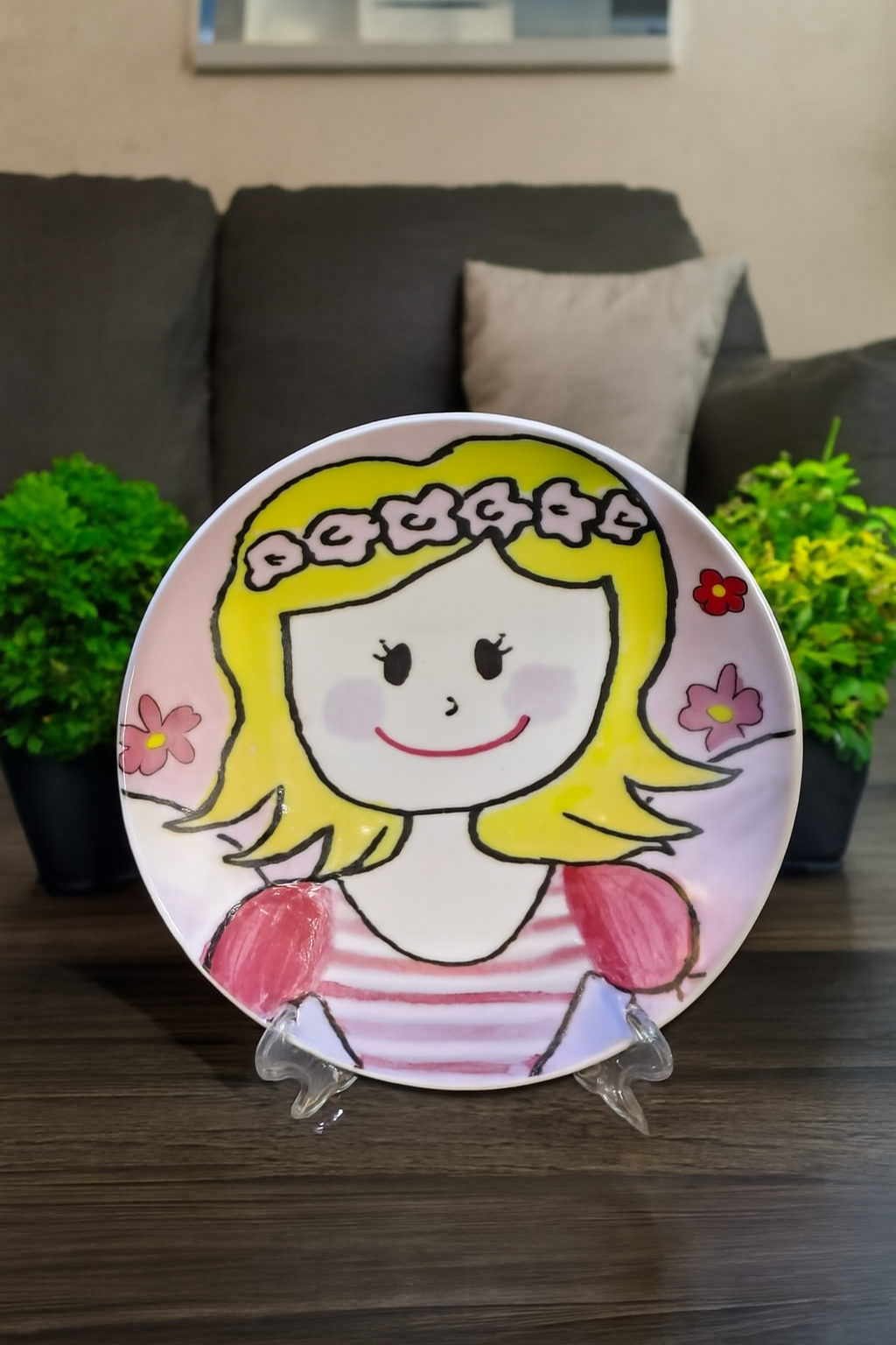 Alluring Ceramic Decorative Plate with Stand