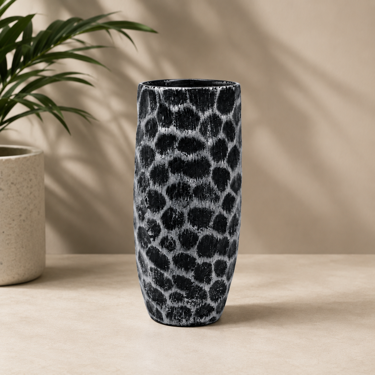 Silver Black Plastic Planter