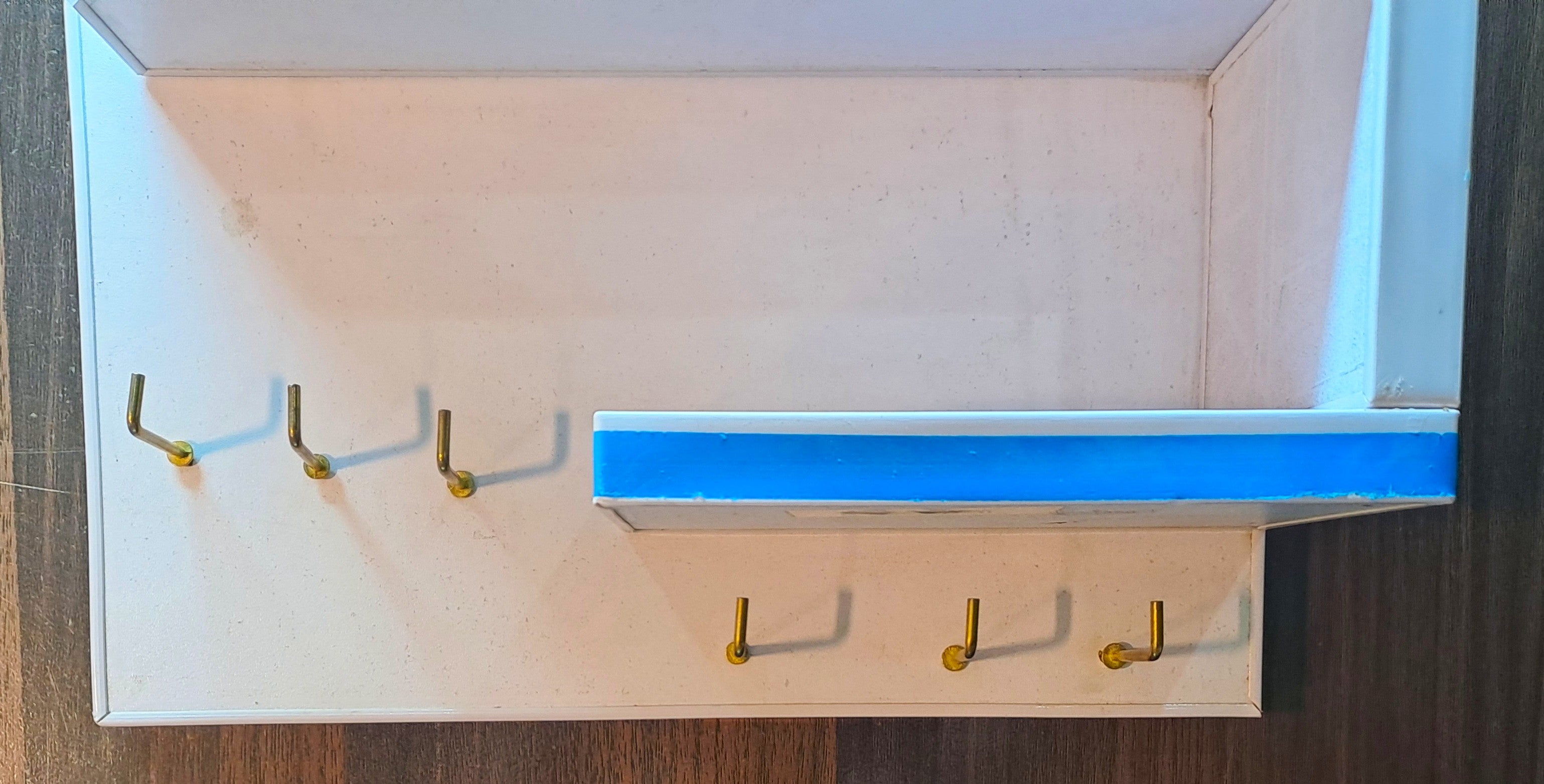 Wall Mounted 6 Hooks Key-Holder with Shelf for Home Decor