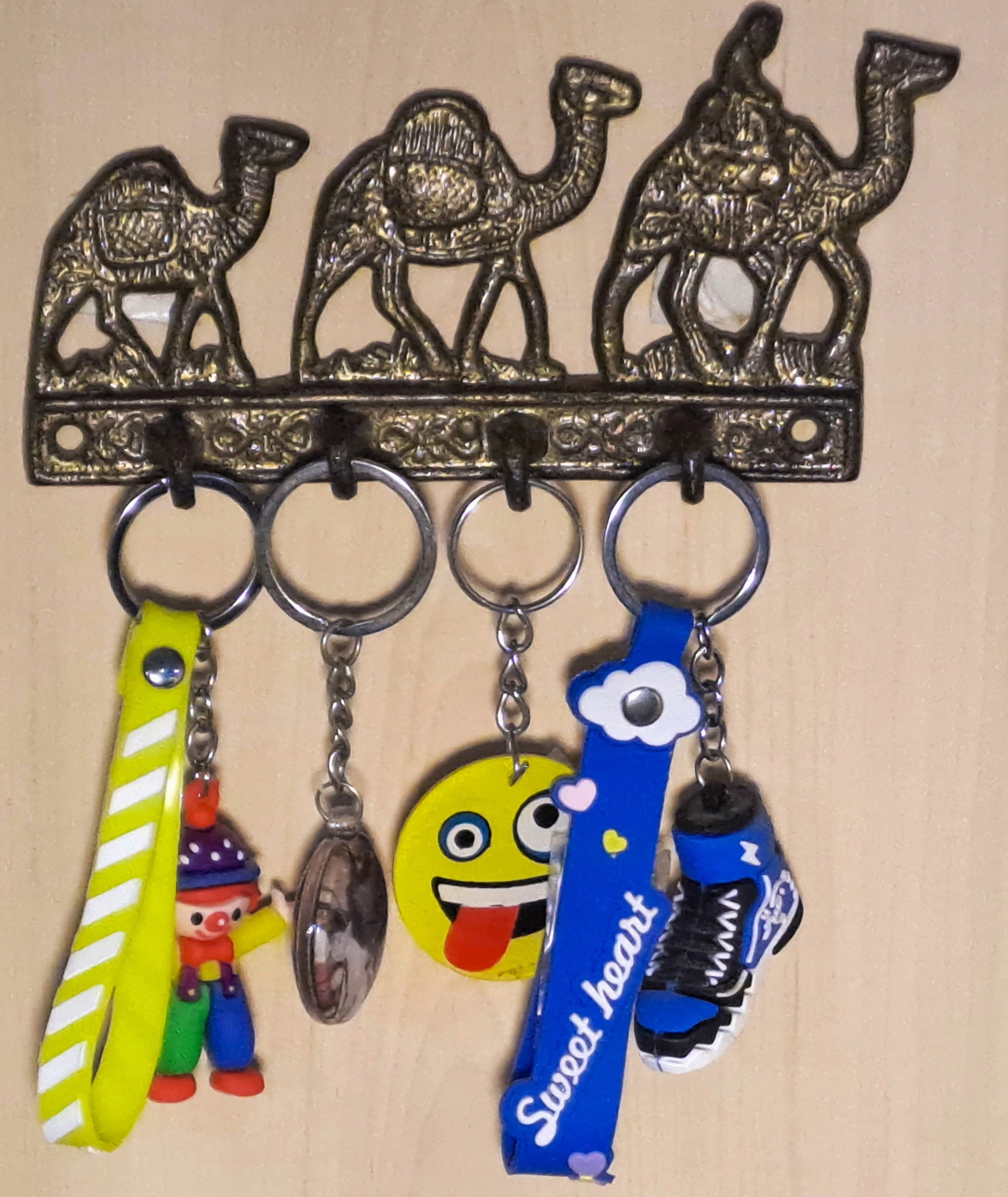 Wall Mounted Camel Caravan Key-Holder with 4 Hooks