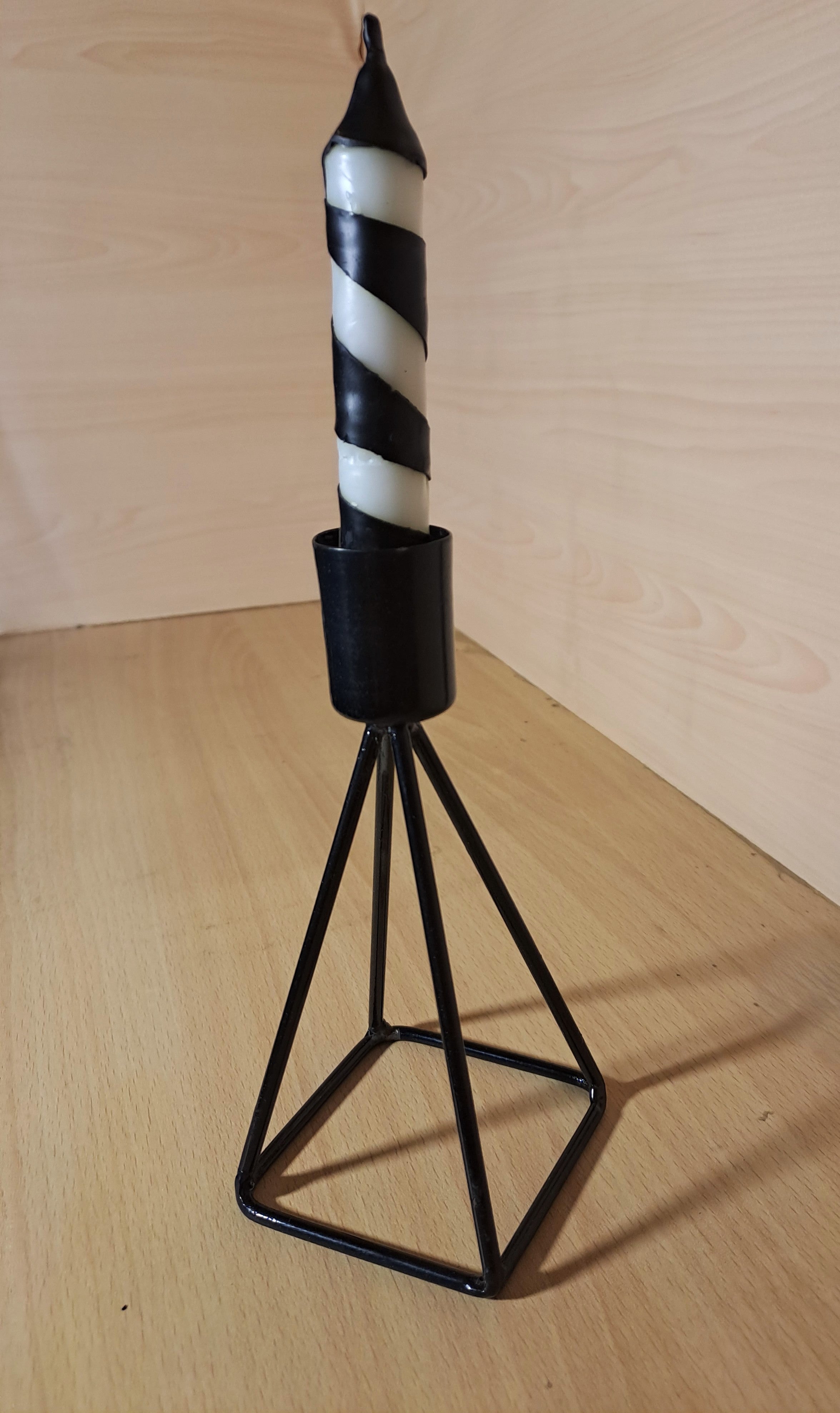 Set of 2 Geometric Wire Taper Candle Holders (without candles)