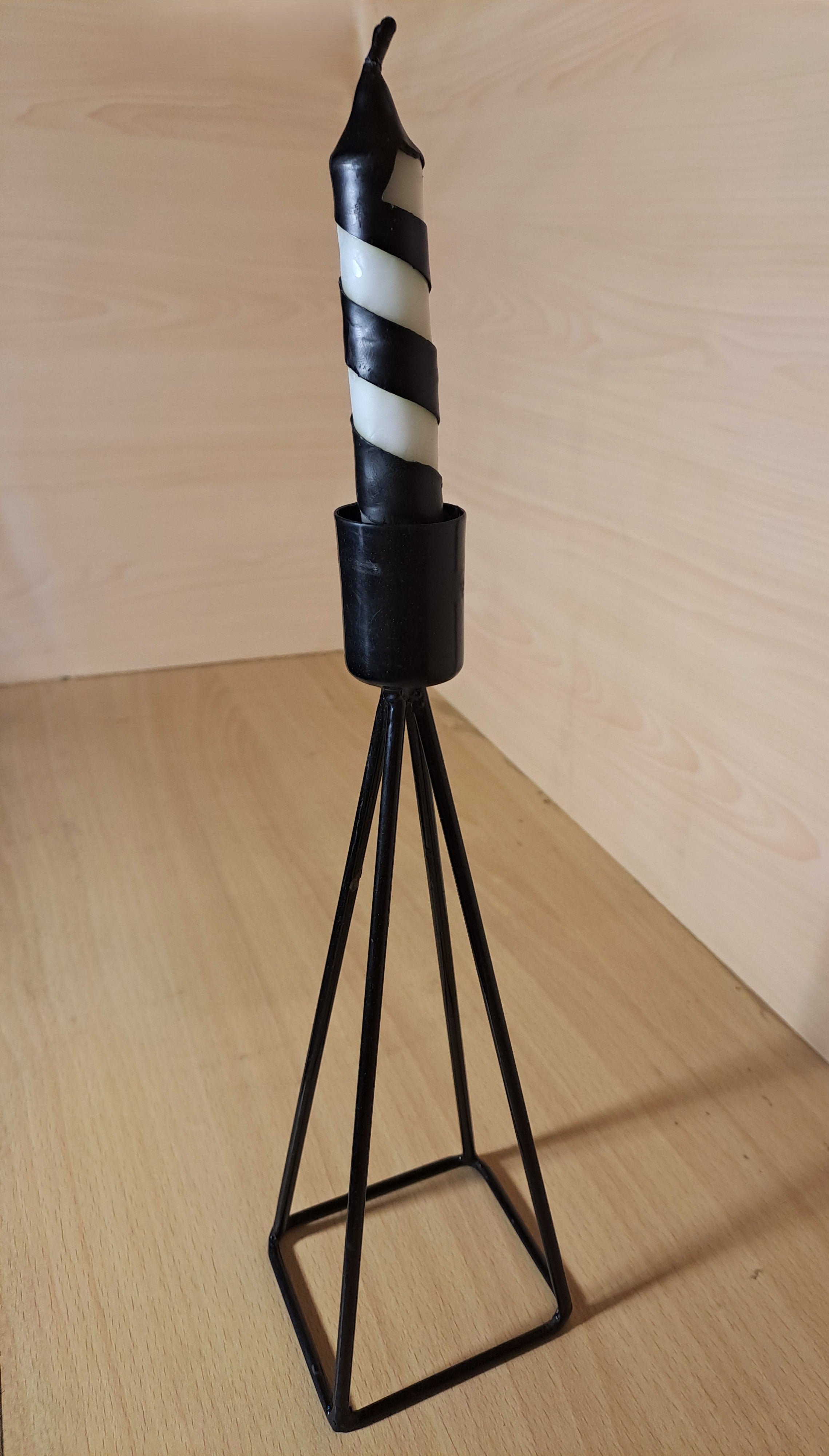 Set of 2 Geometric Wire Taper Candle Holders (without candles)