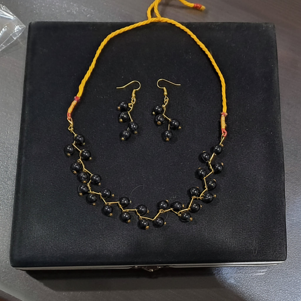 3-Pcs Set of Black Zigzag Necklace with Earrings in Gift Packing